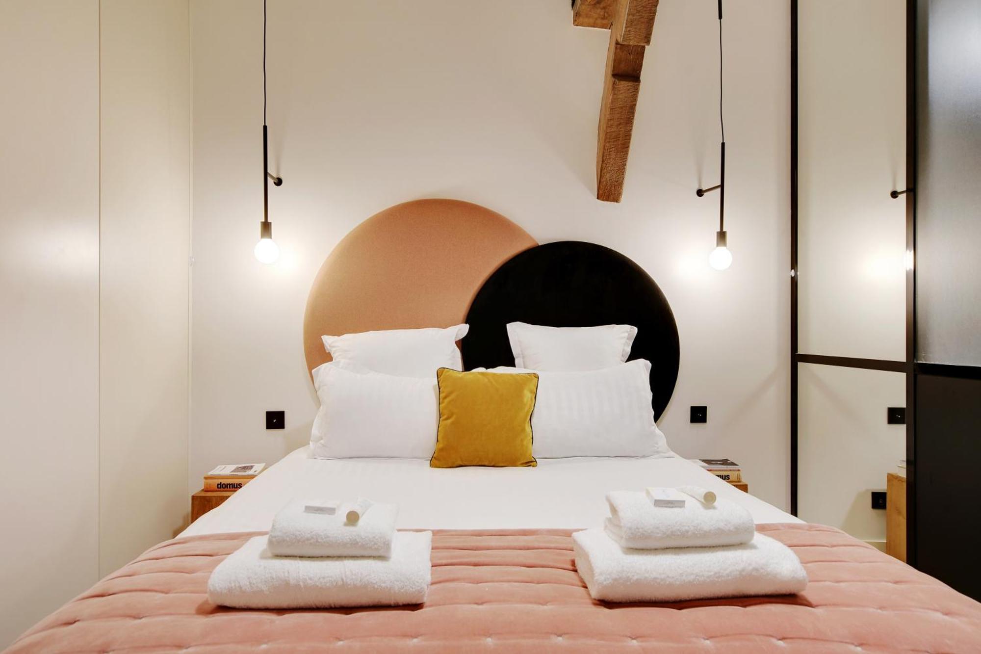 Appartement Sereners - Charming Serviced - Place Des Vosges Parijs